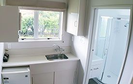 king studio kitchen/bathroom