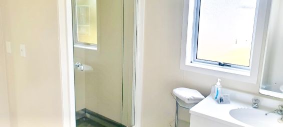 2 Bedroom Unit - Kiwi - bathroom