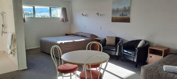 Executive Studio - Fantail - lounge area