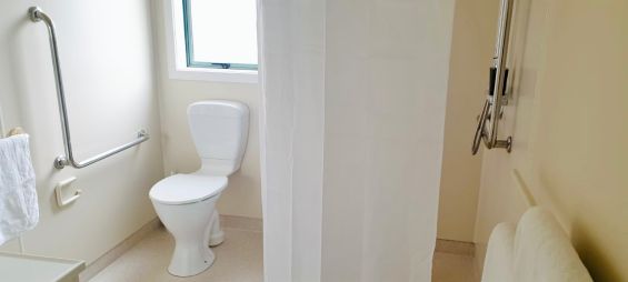 Executive Studio - Fantail - bathroom