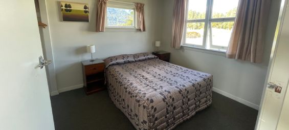 2 Bedroom Unit - Weka - queen-size bed