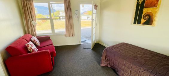 2 Bedroom Unit - Weka - single bed