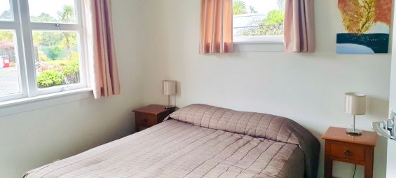 2 Bedroom Unit - Takahe - queen-size bed