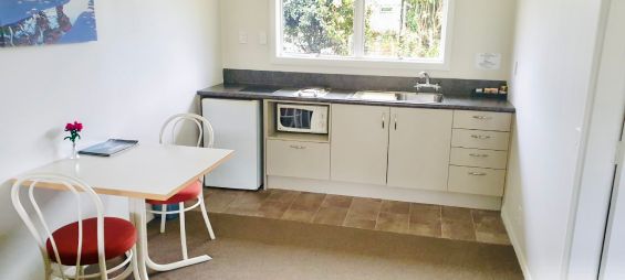 1 Bedroom Unit - Tui - kitchen and dining area