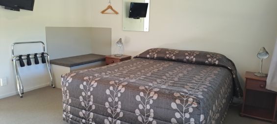 Queen Studio - Bellbird - bed