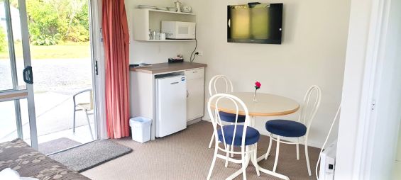 Queen Plus Studio - Kea