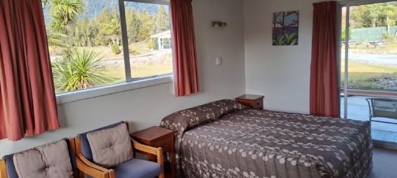 Queen Plus Studio - Kea - bed